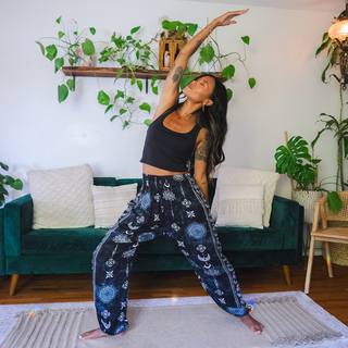 Girl doing yoga in Harem pants with pockets