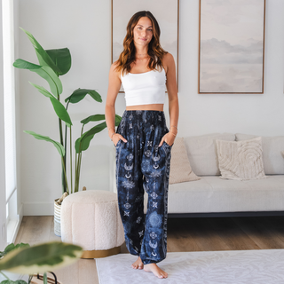 Girl wearing Harem pants with pockets